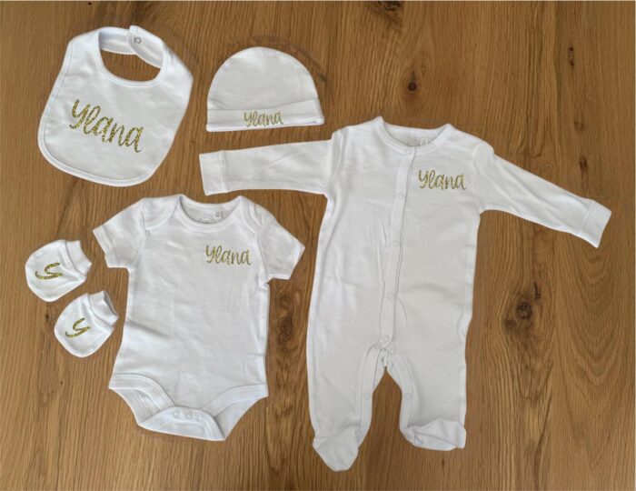 Coffret Tenue de Naissance Personnalisée – 6 pièces