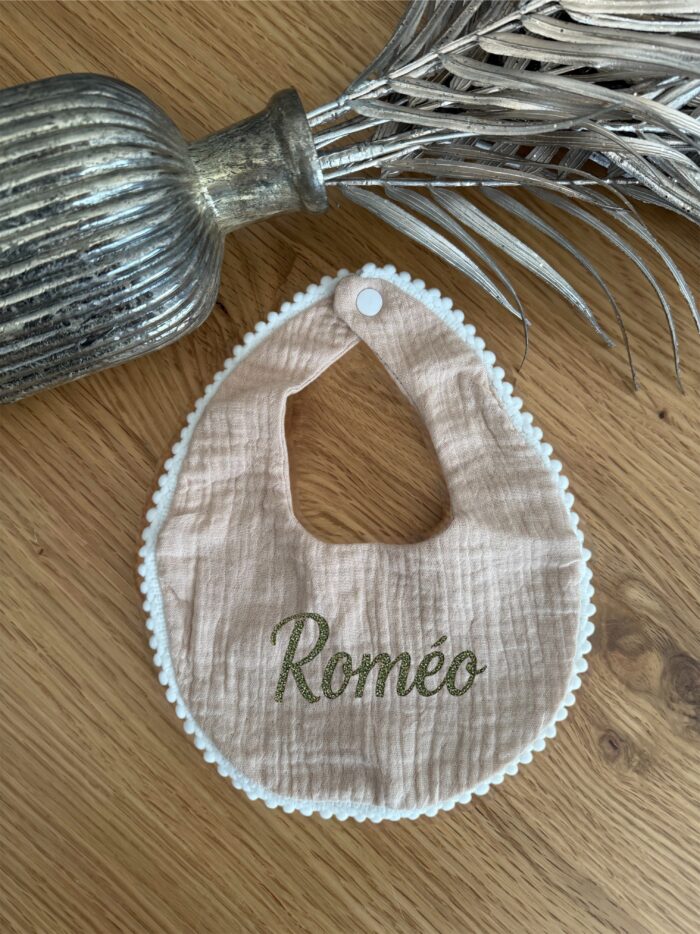 Bavoir beige à galon personnalisable