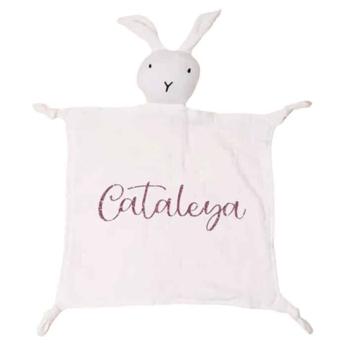 Coffret personnalisable couverture polaire légère, doudou lapin et attache tétine – Image 11