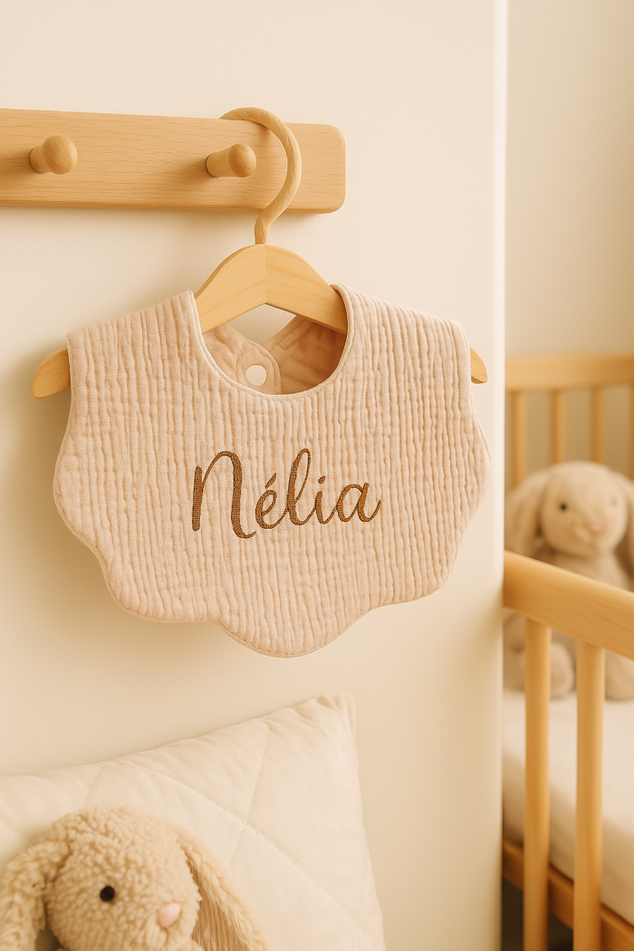 Bavoir beige personnalisable – Image 3