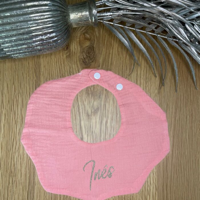 Bavoir rose personnalisable