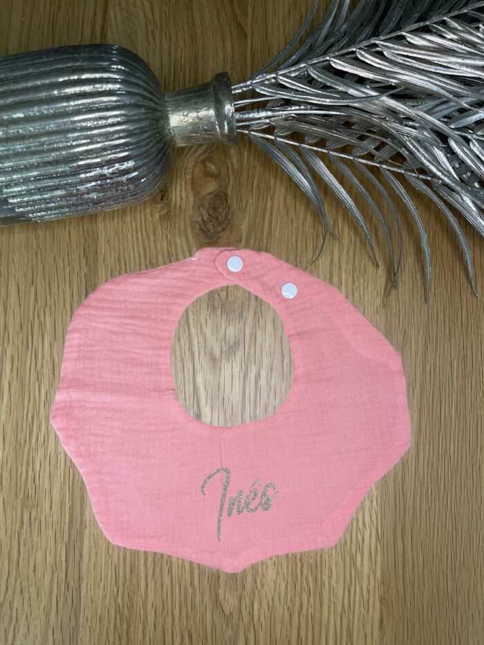 Bavoir rose personnalisable