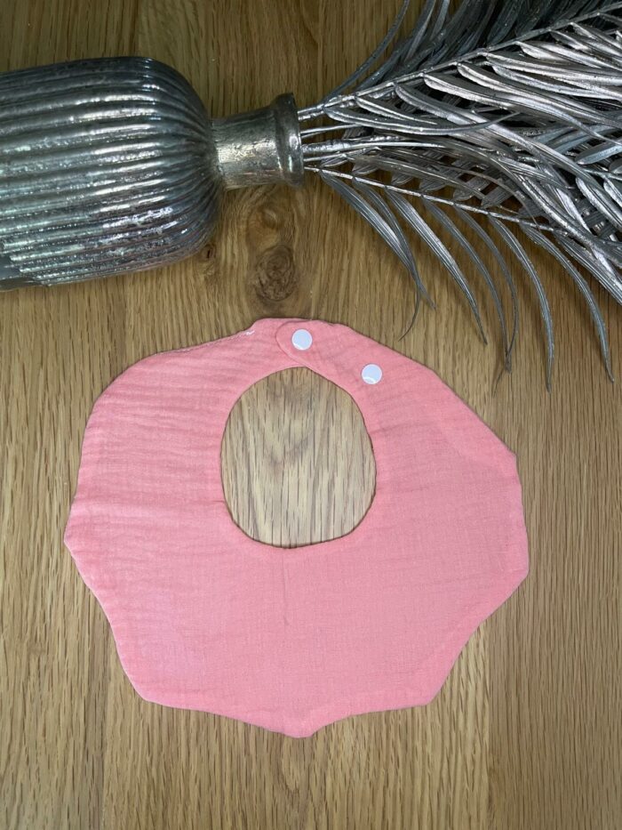 Bavoir rose personnalisable – Image 2
