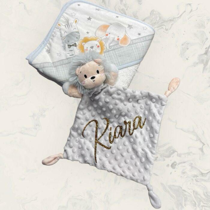 Coffret cadeau cape de bain et doudou hérisson personnalisable – Image 3
