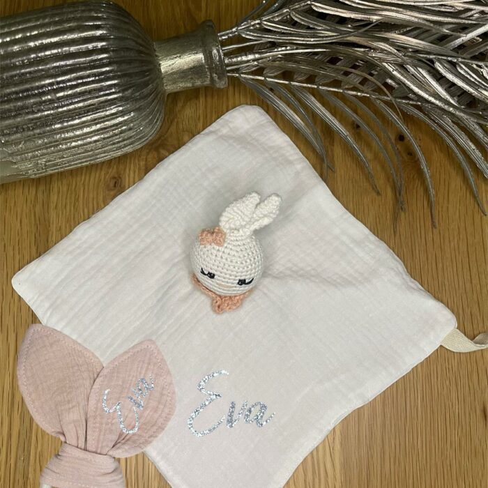 Coffret doudou + hochet blanc rose personnalisable