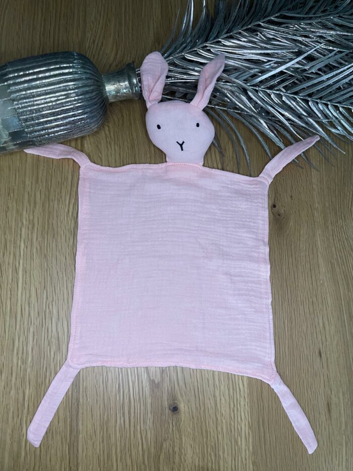 Doudou lapin gaze de coton rose personnalisable – Image 2