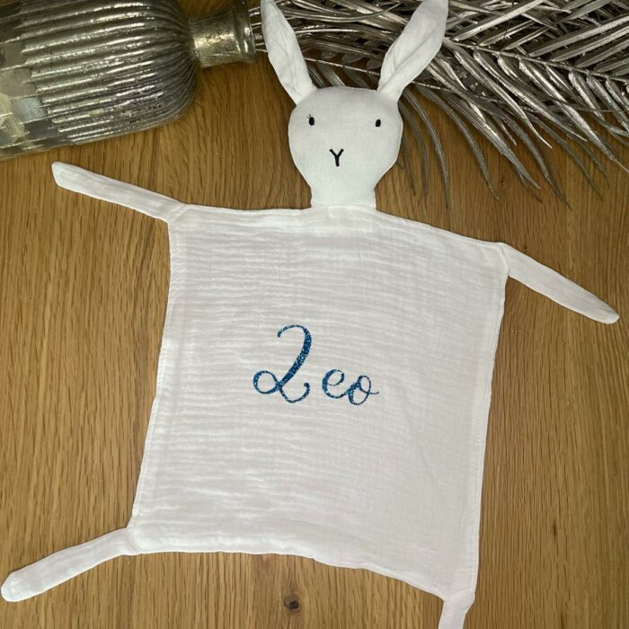 Doudou lapin gaze de coton blanc personnalisable