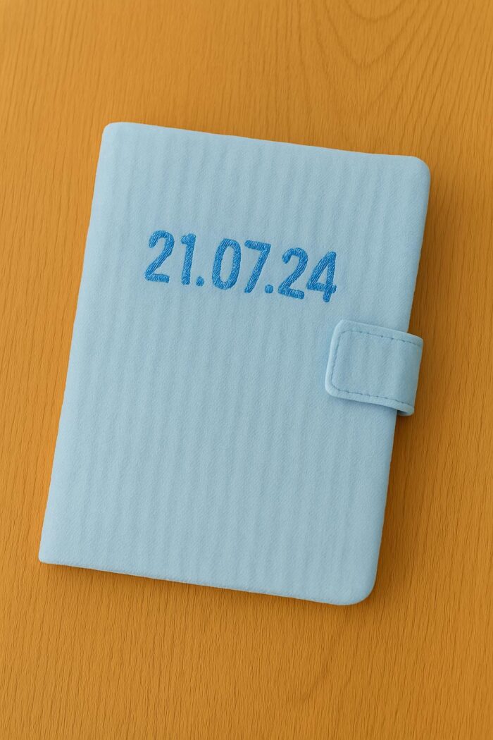 Protège carnet de santé bleu personnalisable