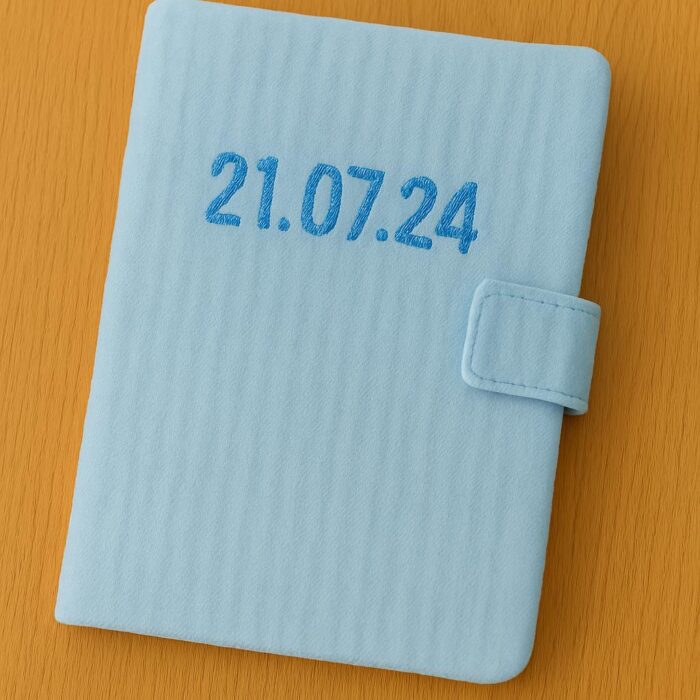Protège carnet de santé bleu personnalisable