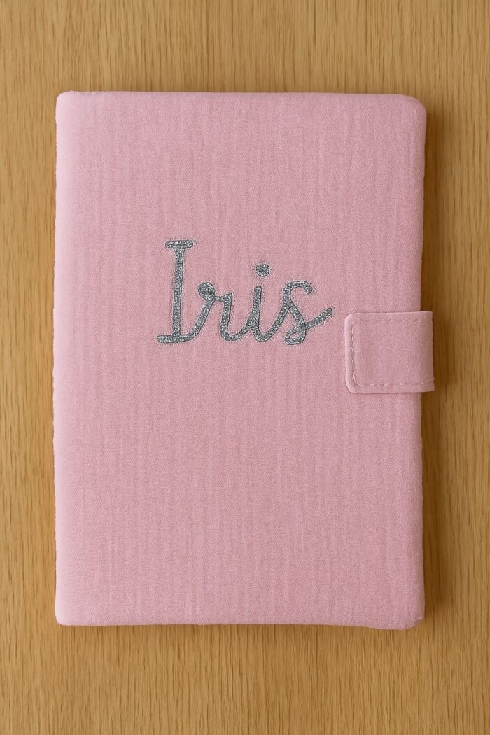 Protège carnet de santé rose personnalisable