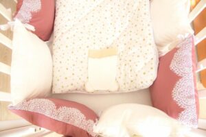 choix des tailles des coussins pour équilibrer la décoration